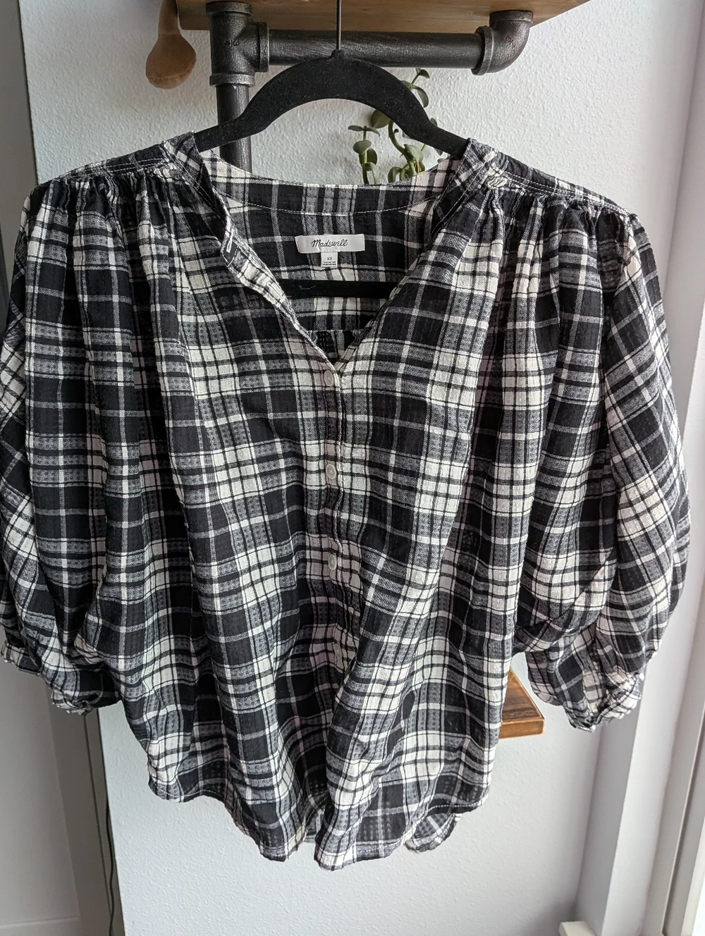 Madewell Shirred Crewneck Button-Up Top in Plaid  XS - Style NY3